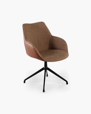 Draaibare armstoel Kiq van Bree's New World in bruin leder