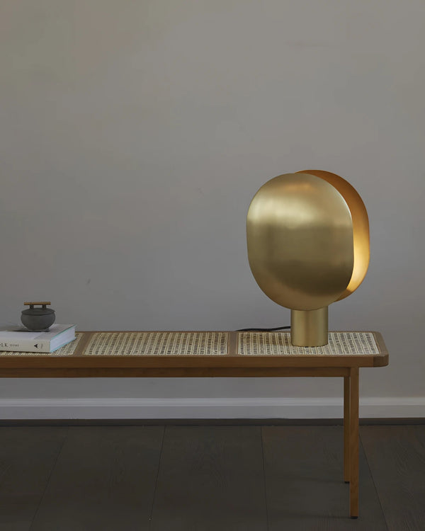 Tafellamp Clam - brass van 101 Copenhagen, foto 2 van 3