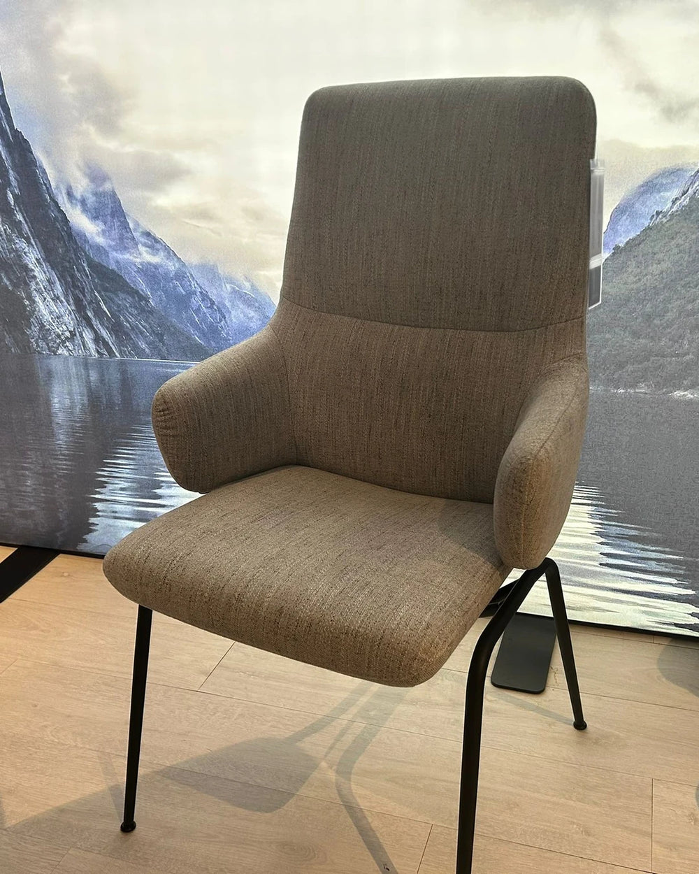 Toonzaalmodel set van 2 stoelen in lichtgrijs van Stressless