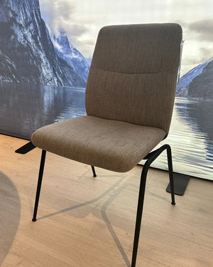 Toonzaalmodel set van 2 stoelen in lichtgrijs van Stressless
