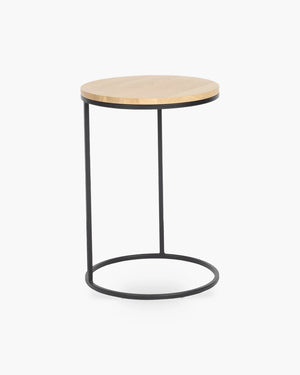 Ronde bijzettafel van William Winston in naturel hout