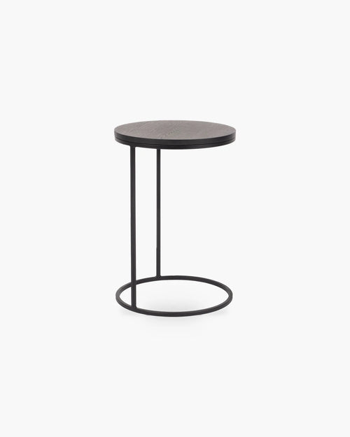 Ronde bijzettafel van William Winston in zwart hout