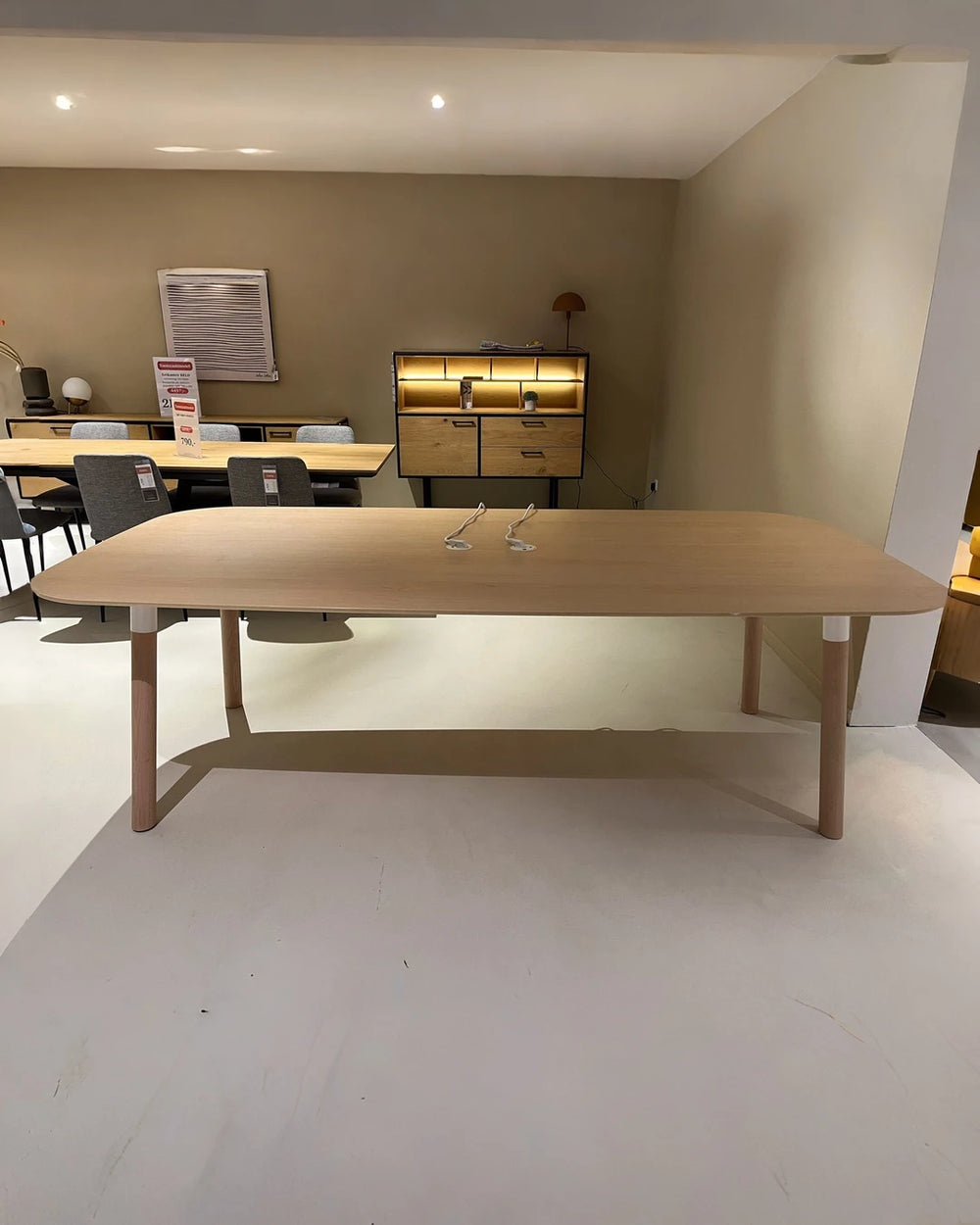 Toonzaalmodel Fantoni vergadertafel Woods