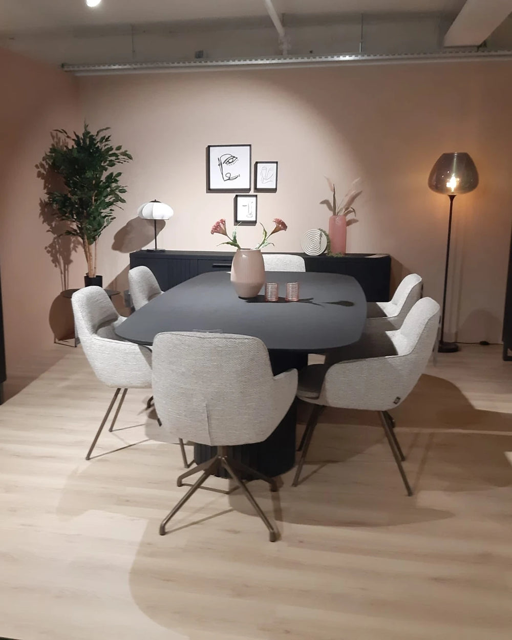 Toonzaalmodel eetkamer Pavie