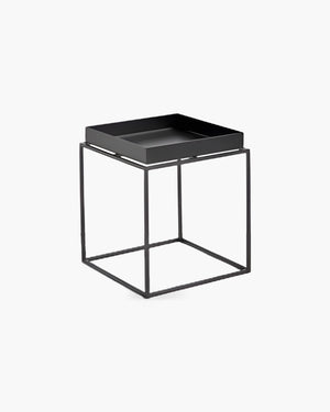 Vierkante bijzettafel Tray van Hay in zwart metaal
