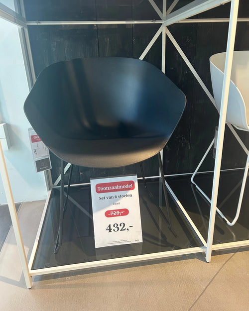 Toonzaalmodel set van 6 stoelen