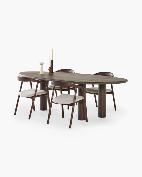 Organische eettafel - 3 poten van Tafel Atelier, foto 3 van 9