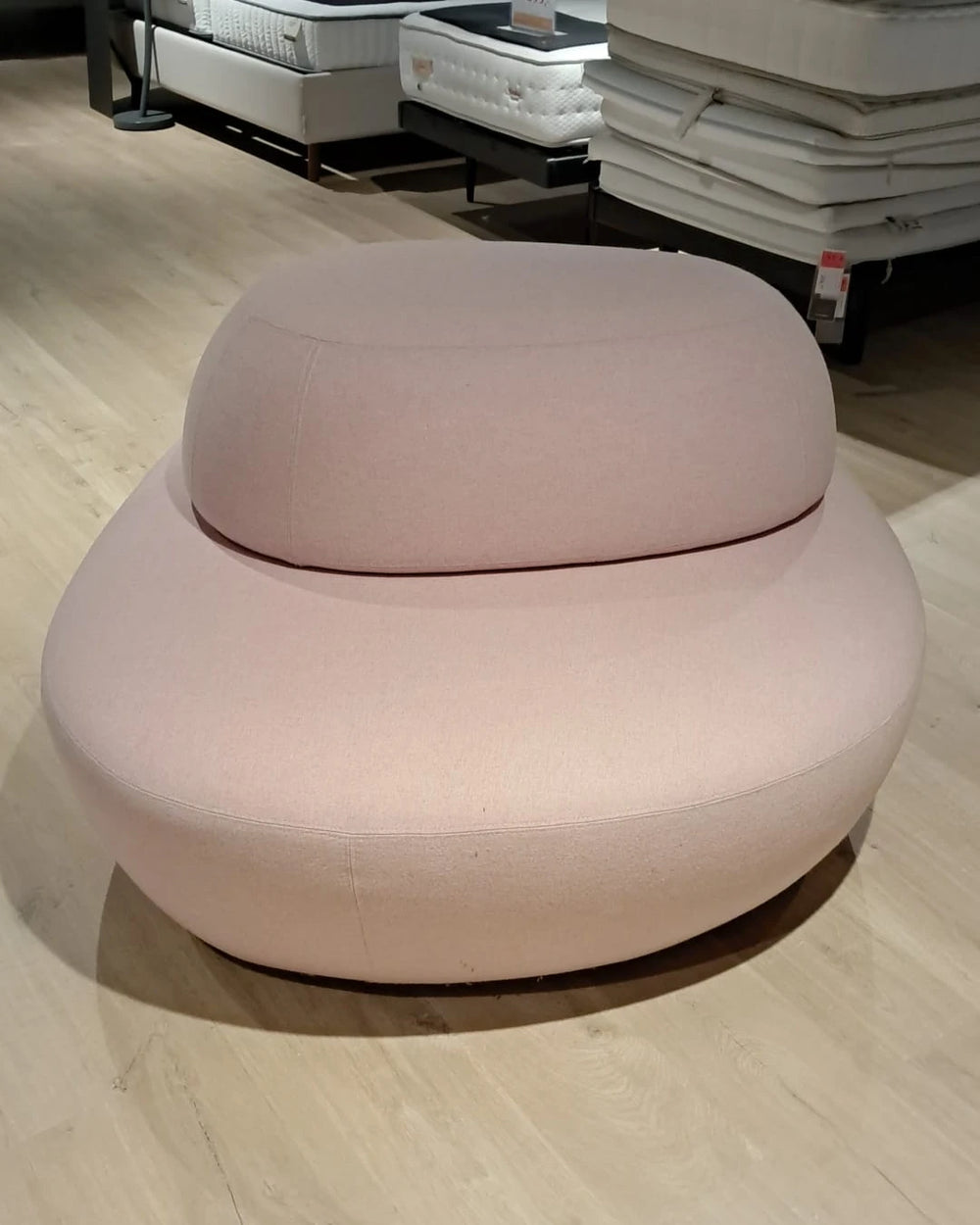 Toonzaalmodel poef large met rugleuning