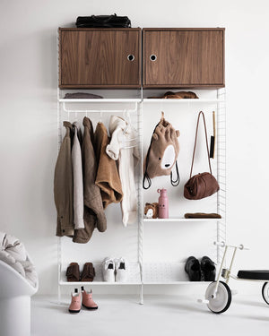 Open halkast in walnoot van String Furniture