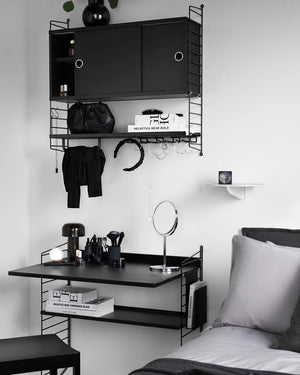 Tweedelige bureauwand in zwart van String Furniture