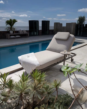 Outdoor ligbed Milano van 4 Seasons Outdoor in zandkleur stof