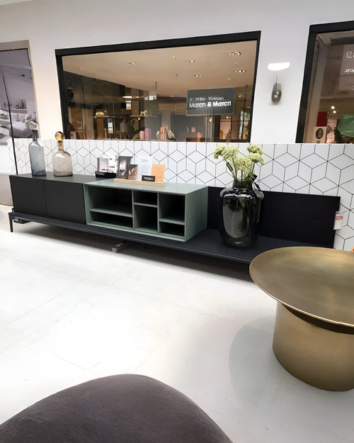 Tv-meubel Lauki van Treku in zwart hout