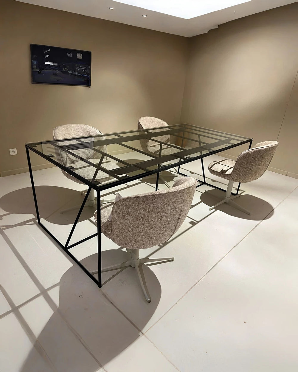 Toonzaalmodel tafel met glazen blad