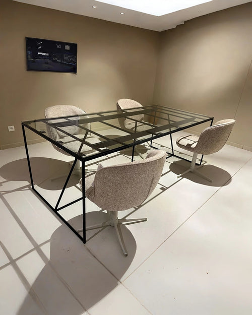 Toonzaalmodel tafel met glazen blad