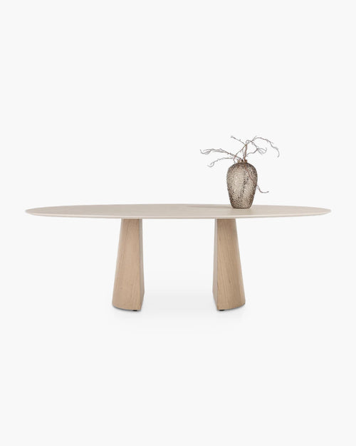 Ovale eettafel Aras 240x120 cm van Xooon in travertin