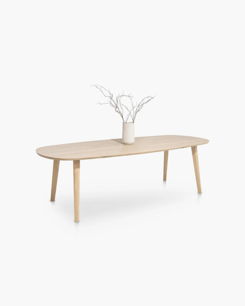 Ovale eettafel Odda van Xooon in hout
