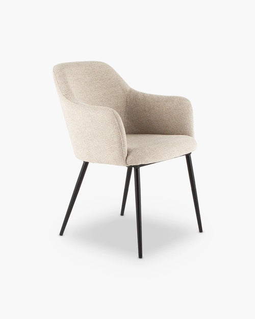 Kuipstoel met armleuning en gesloten rug in beige stof