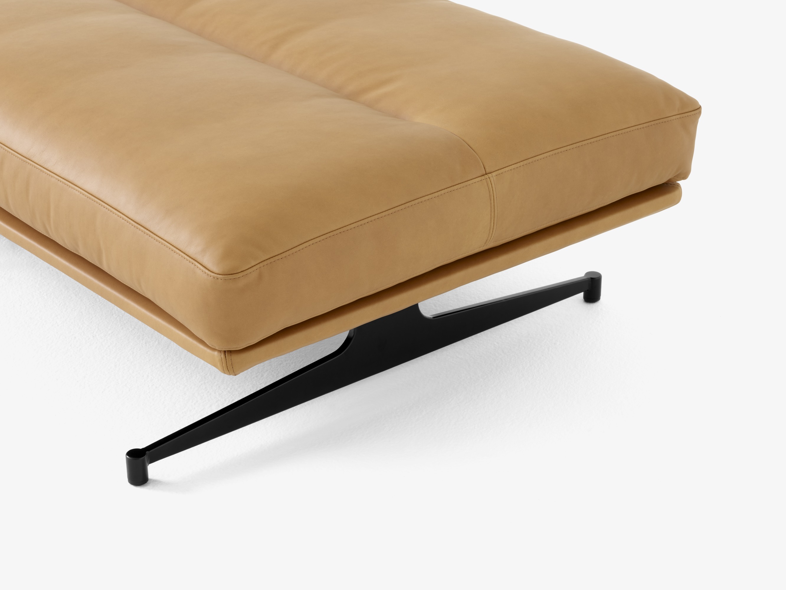 Voetbank Inland 112x78cm in aniline leder - cognac