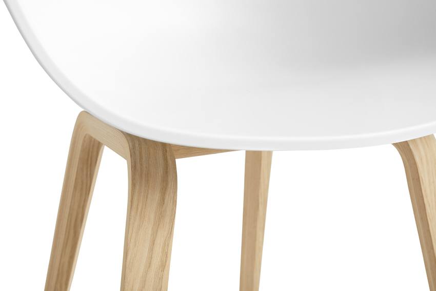 Kuipstoel AAC22 met houten poten - White/natuur eiken