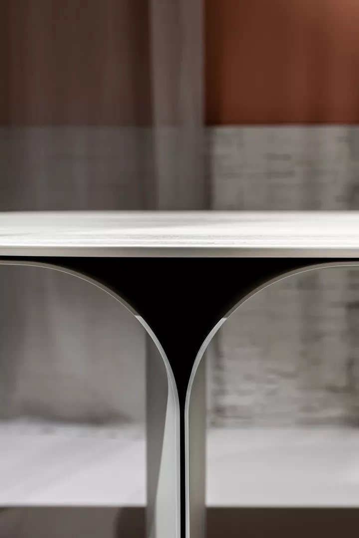 Ovale tafel Arcs - travertino grey/lino grey