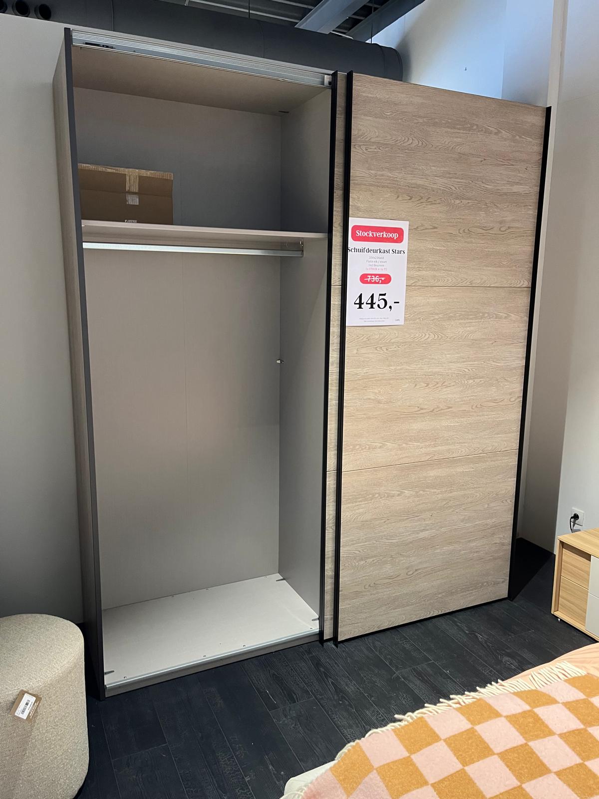 Toonzaalmodel: schuifdeurkast Stars