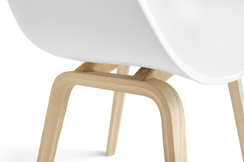 Kuipstoel AAC22 met houten poten - White/natuur eiken