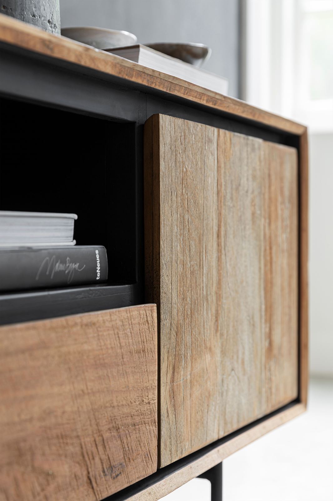 Tv-meubel Metropole XL met 3 deuren en 3 lades - natuur teak