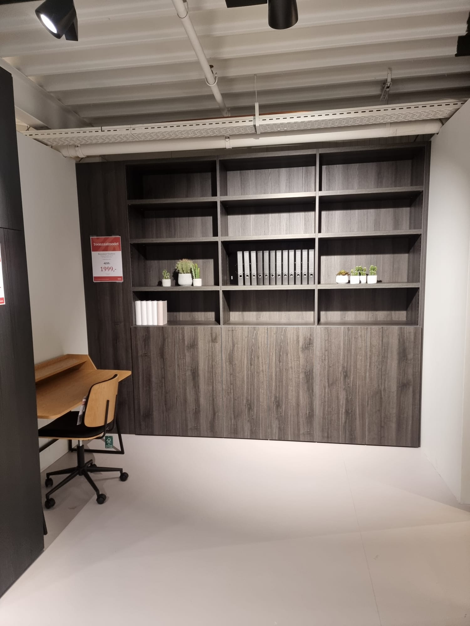 Toonzaalmodel: bureaukast Noteborn