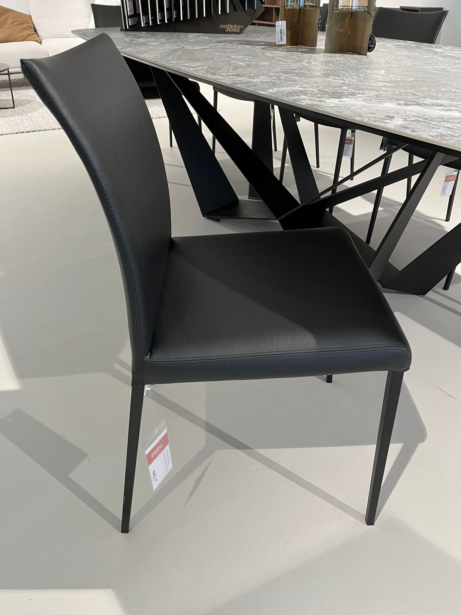 Toonzaalmodel: Cattelan Italia set van 6 stoelen