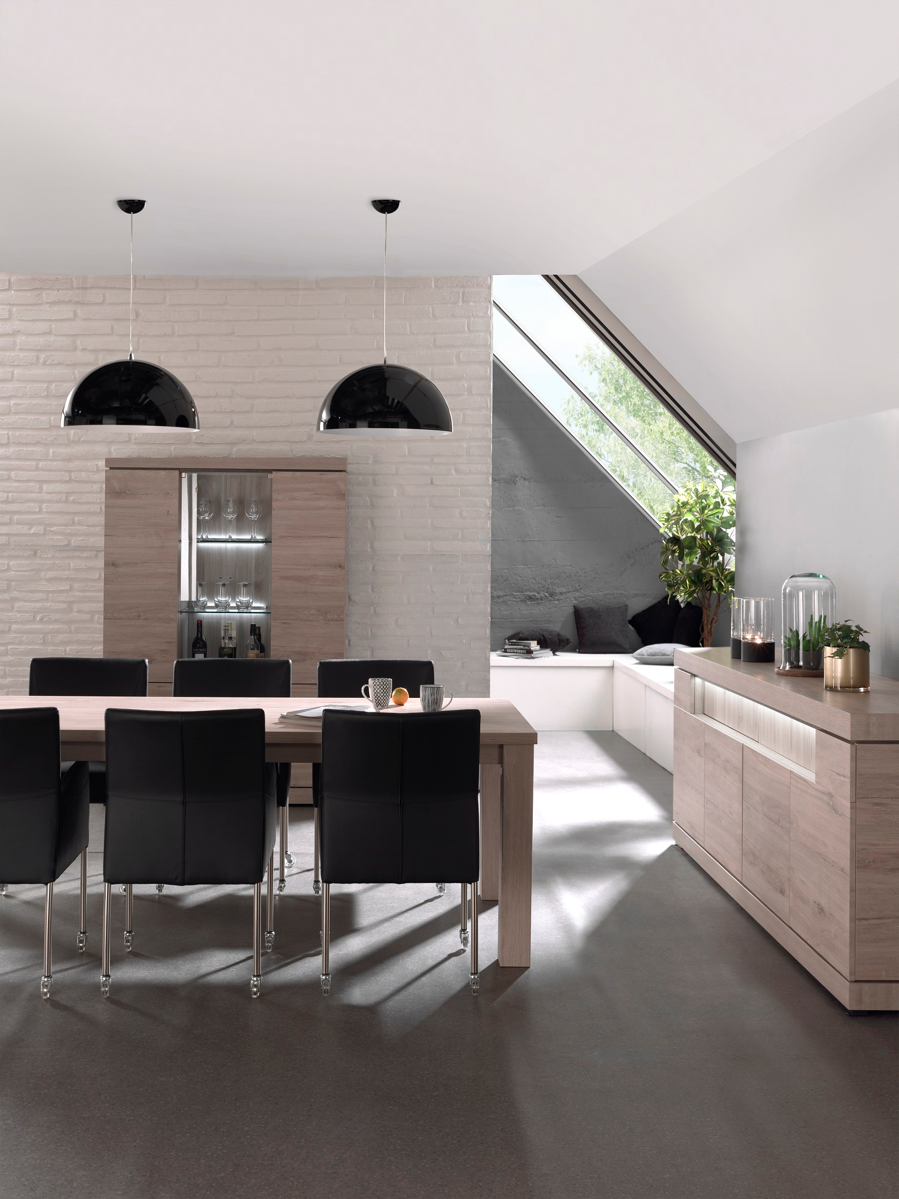 Dressoir met 4 deuren en 2 lades - licht eiken