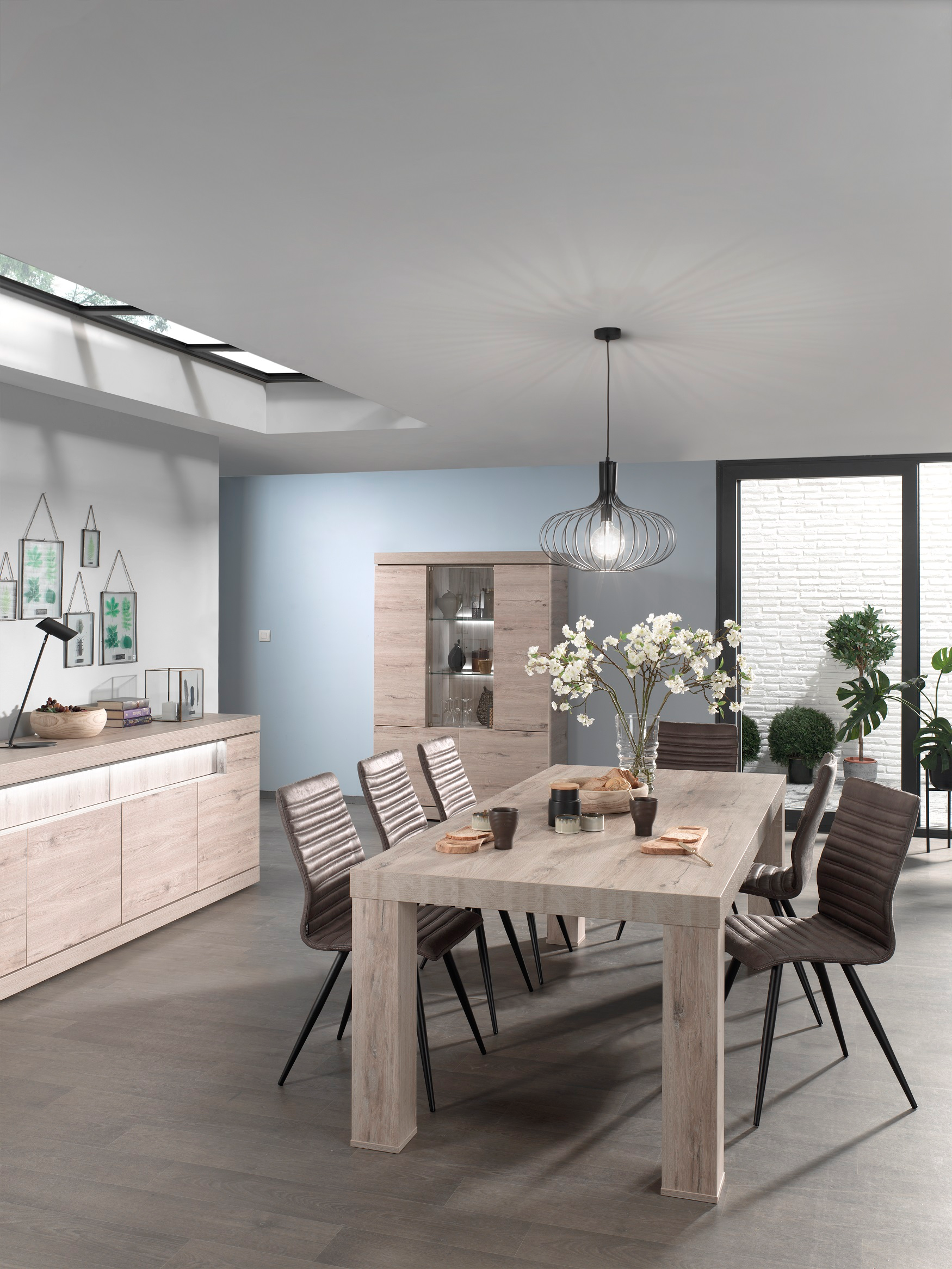 Dressoir met 4 deuren en 2 lades - licht eiken