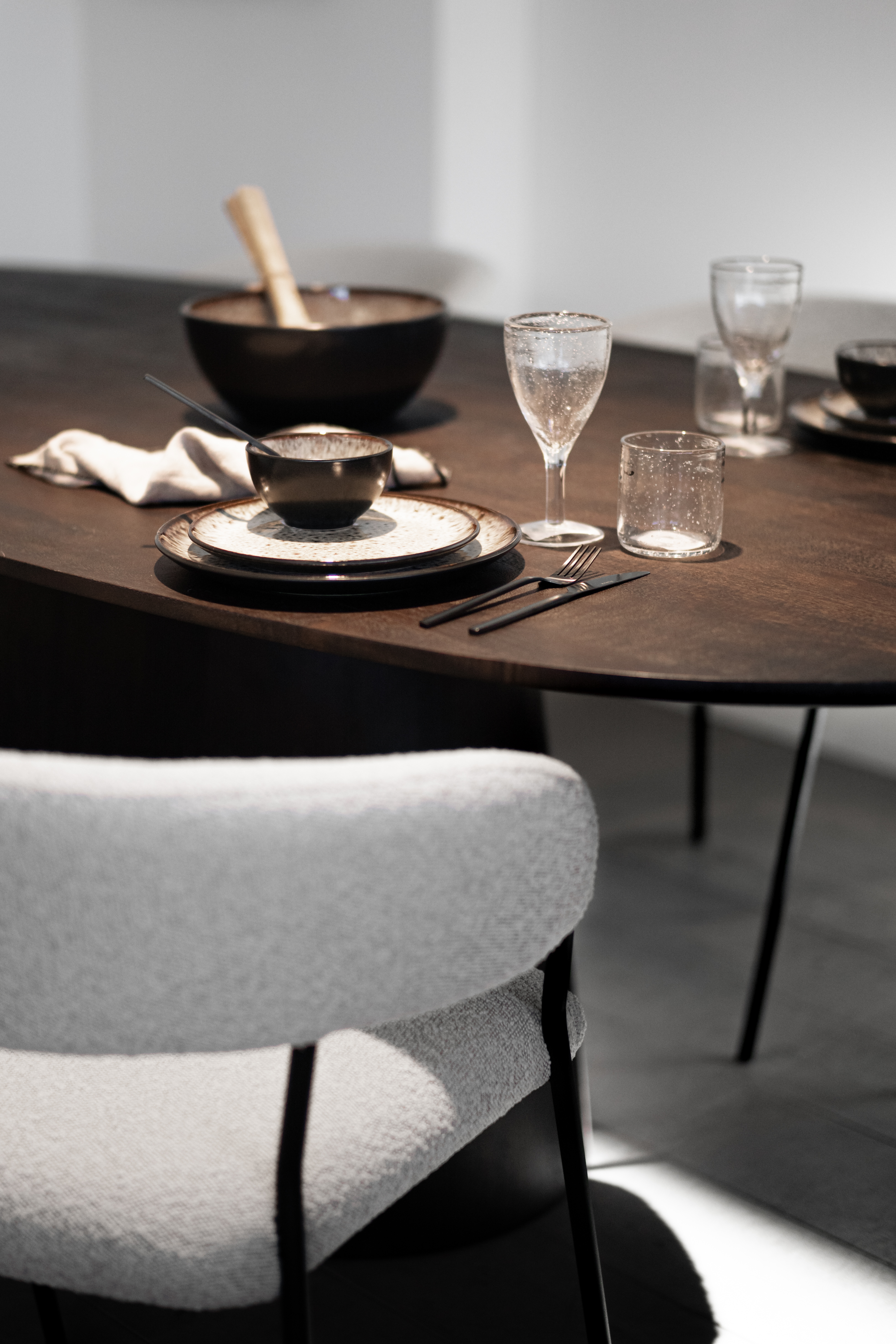 Ovale eettafel mangohout 300x110cm - bruin