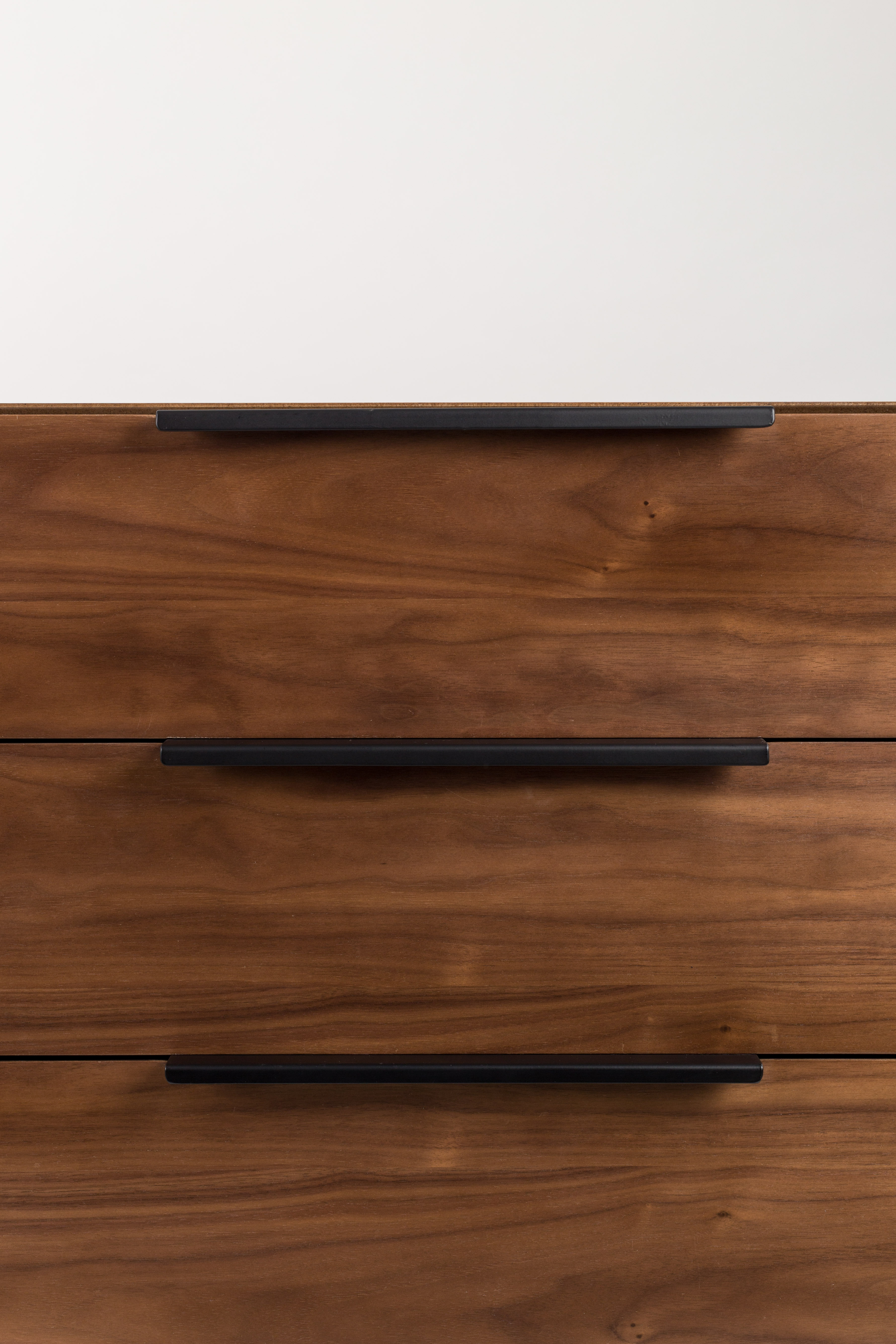 Dressoir Travis met 2 deuren en 3 laden - natuur walnoot