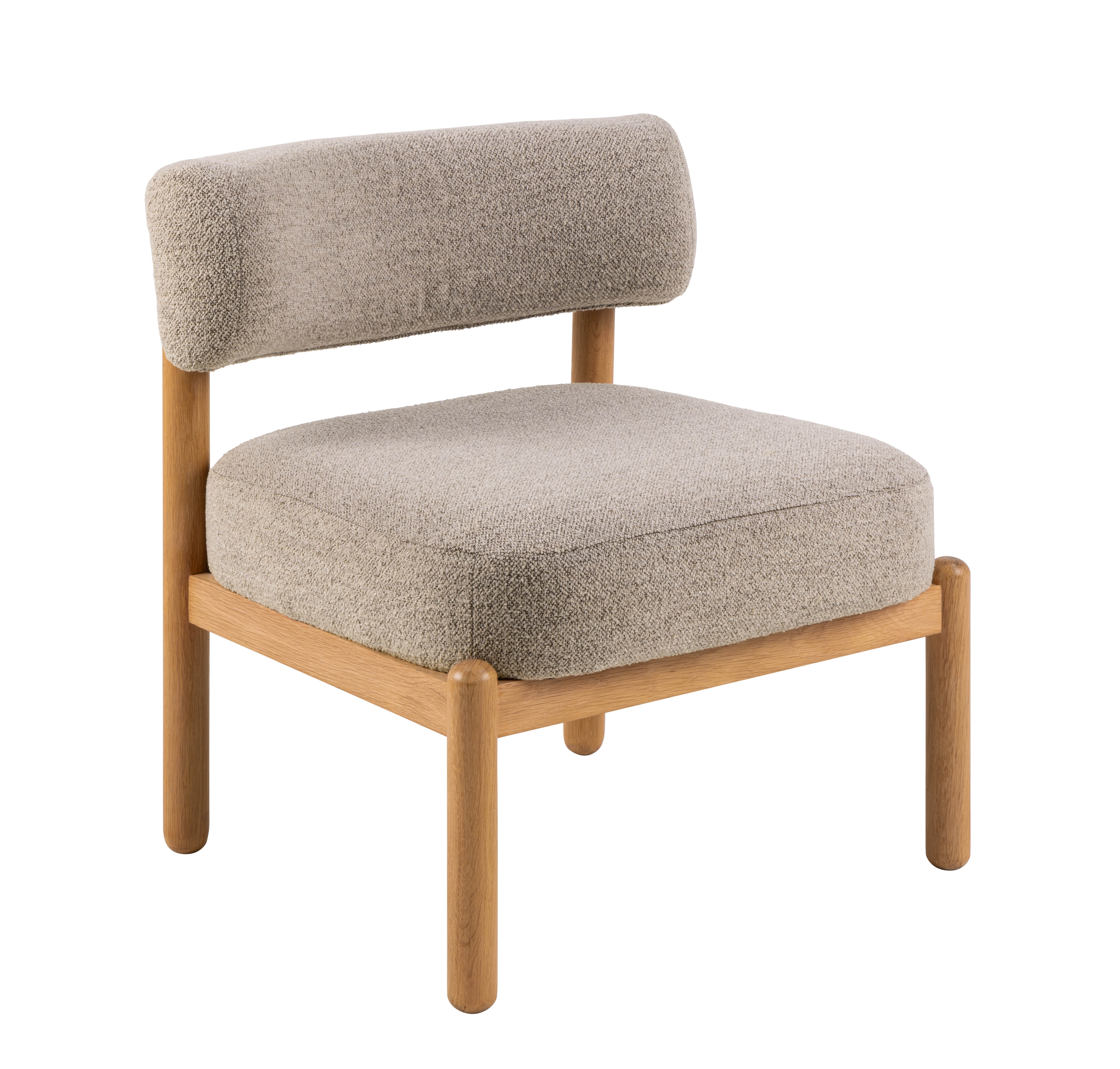 Fauteuil met stoffen zitting en eikenhouten poten - beige