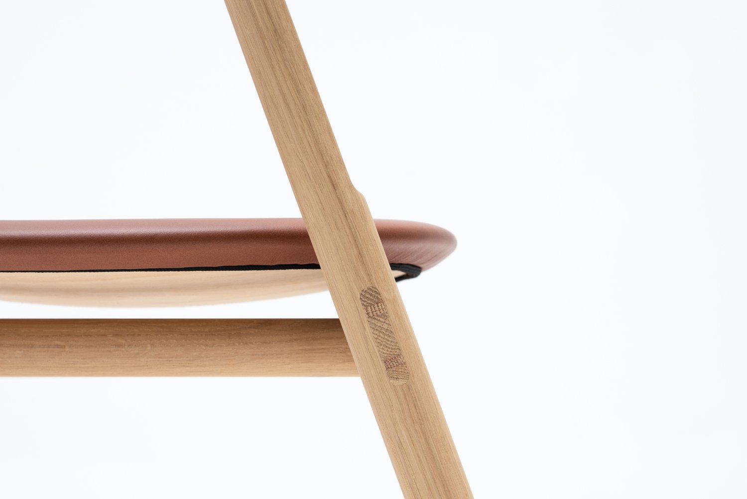 Houten armstoel Muna met lederen zitting - natuur eiken/bruin
